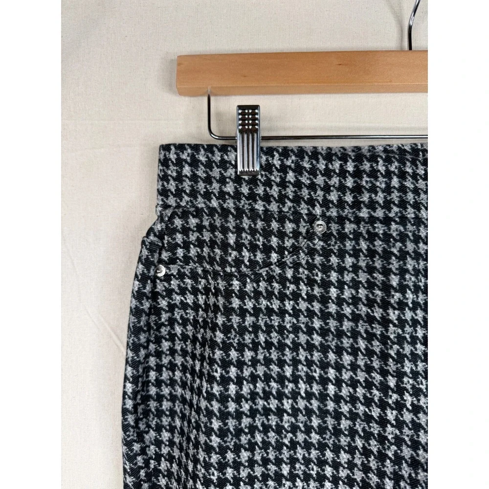 Michael Kors Women's Black and White Houndstooth Pull-On Ankle Pants size Large